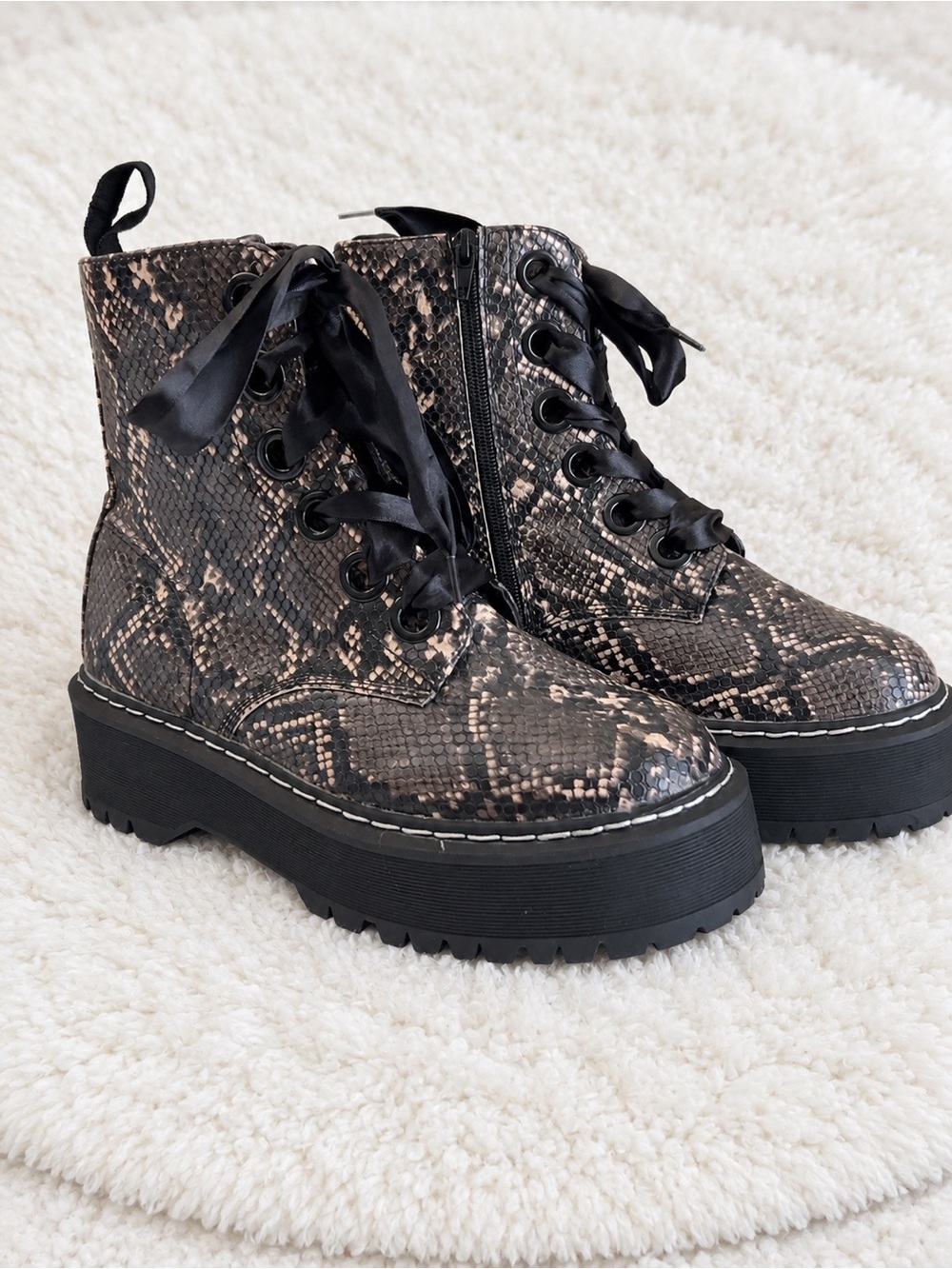 Forever 21 Faux Snakeskin Chunky Platform Lug Sole Combat Boots Size 7.5